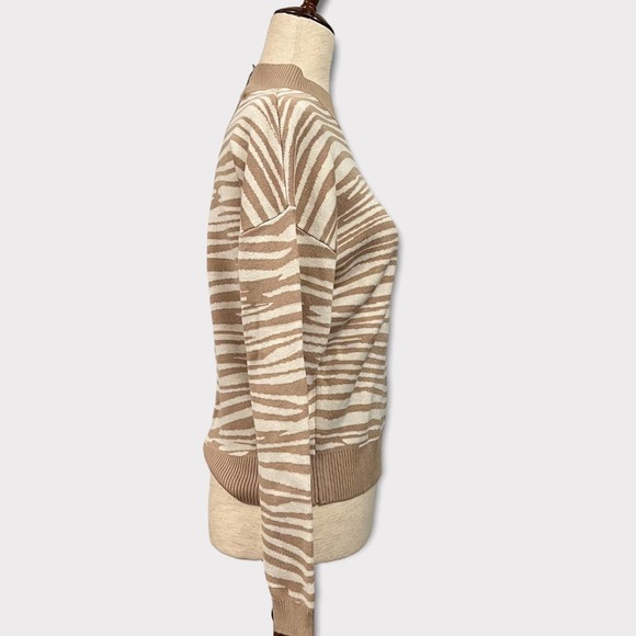 WAYF Sweater Women XS Tan White Pull Over Zebra Pattern Mock Neck Viscose - Picture 3 of 8